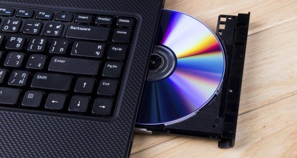 أدخل DVD في محرك الأقراص