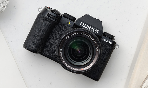 Fujifilm X S10